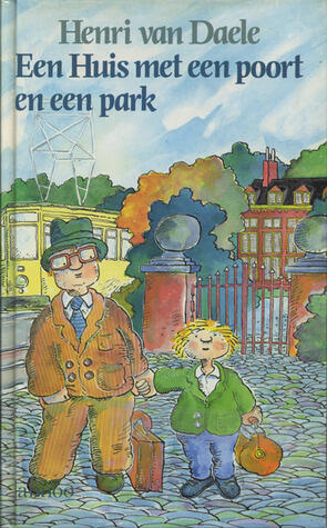 Een huis met een poort en een park
