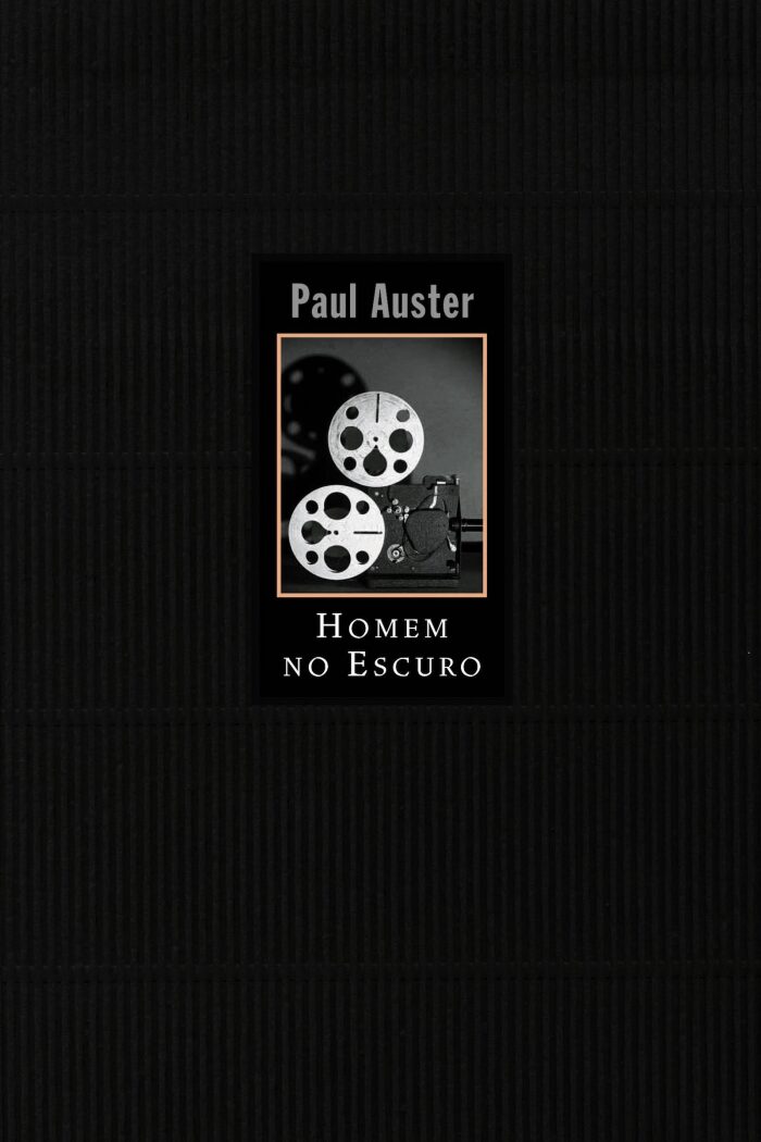 Homem no escuro