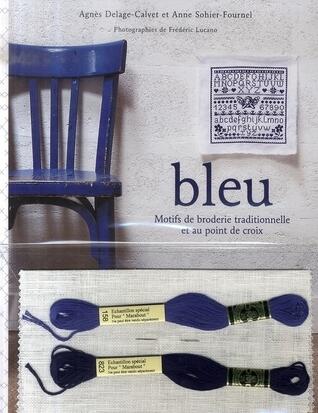 Bleu: Motifs de broderie traditionnelle et au point de croix