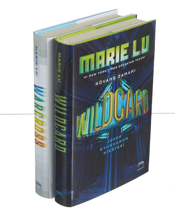 Warcross Serisi Kutulu Set