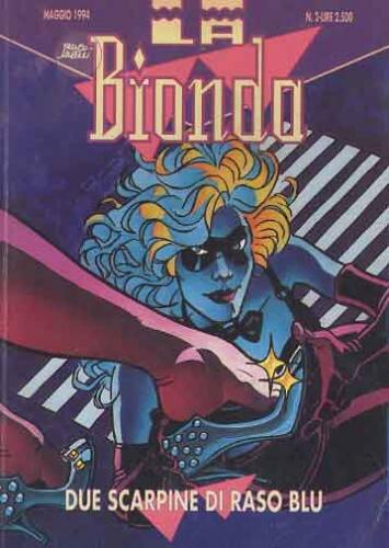 La Bionda n. 2: Due scarpine di raso blu