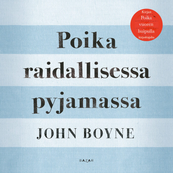 Poika raidallisessa pyjamassa