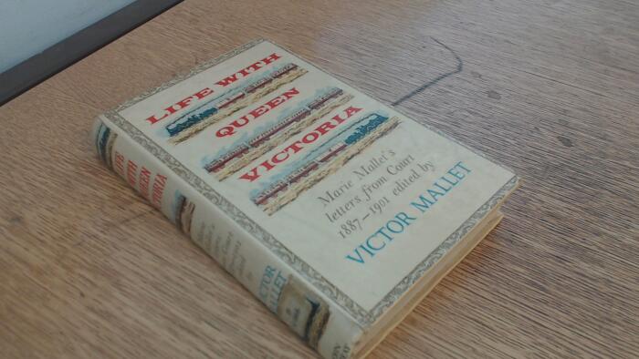 Life with Queen Victoria: Marie Mallet's letters from court 1887-1901;