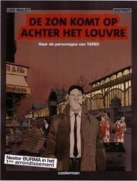 De zon komt op achter het Louvre