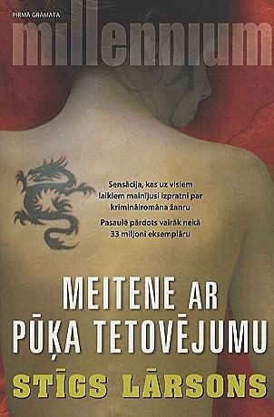 Meitene ar pūķa tetovējumu