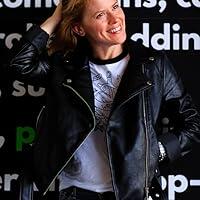Carla Hoch