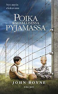 Poika raidallisessa pyjamassa