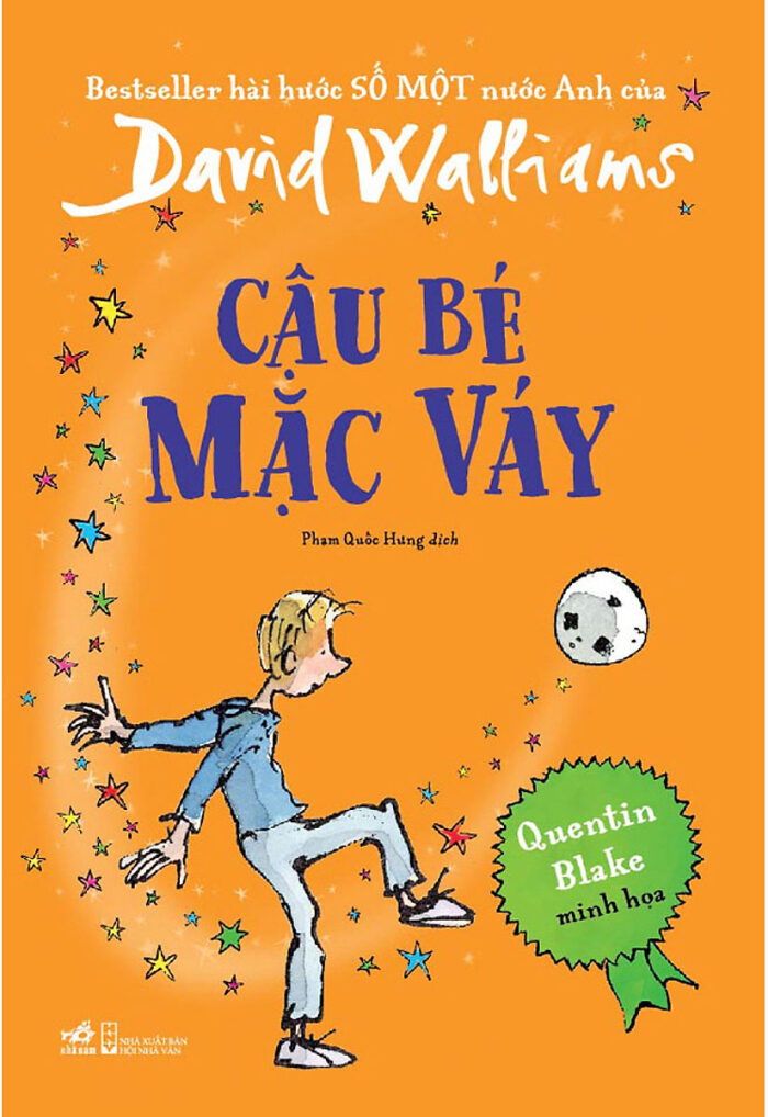 Cậu bé mặc váy