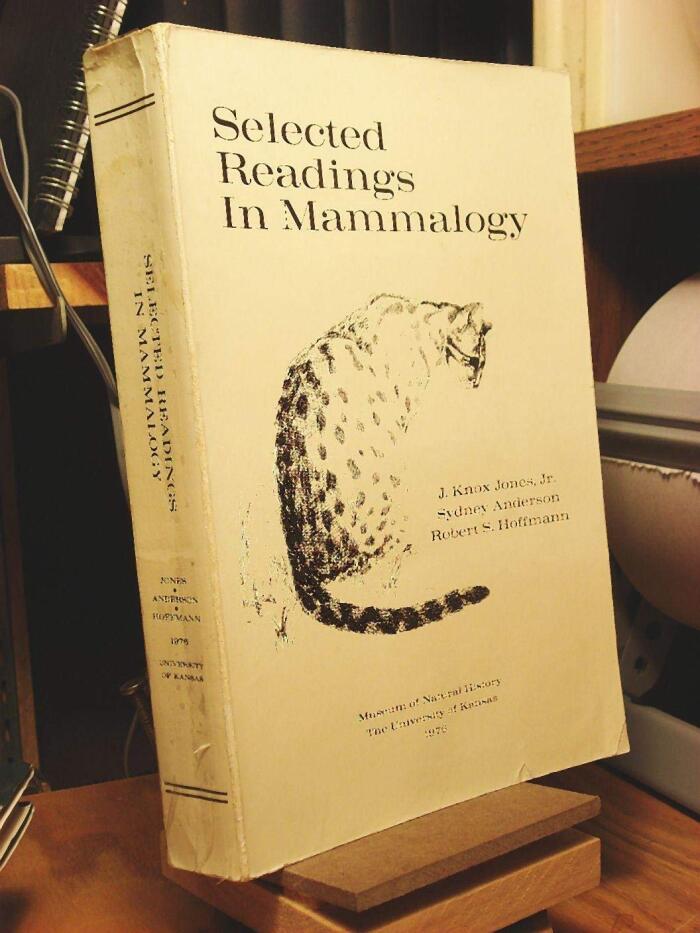 Selected readings in mammalogy: Selected from the original literature and introduced with comments