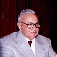 ثروت عكاشة