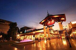 Walking around Asiatique The Riverfront in Thailand