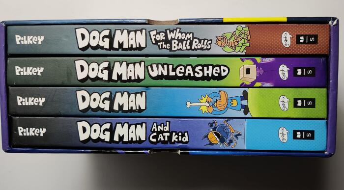 Dog Man The Crime-Biting Collection: 4 Hardcover Set: Dog Man, Dog Man Unleashed, Dog Man and Cat Kid en For Whom the Ball Rolls