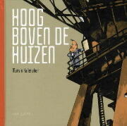 Hoog boven de huizen