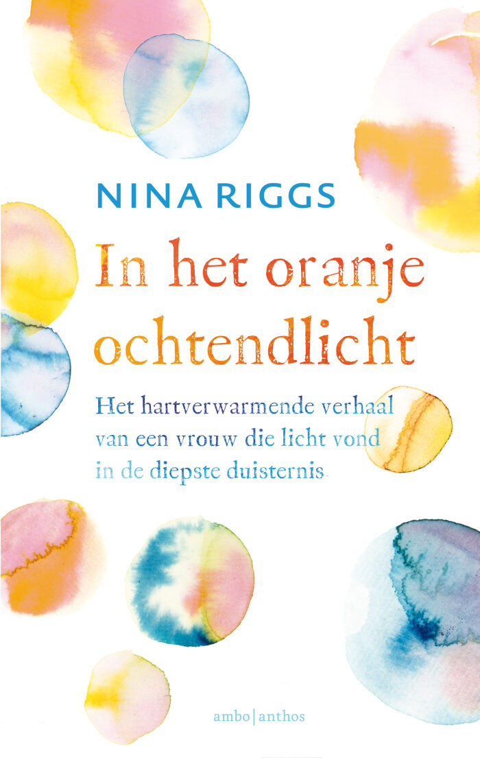 In het oranje ochtendlicht