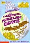 Los osos scouts Berenstain en la cueva del murciélago gigante