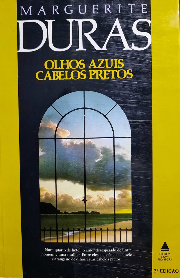 Olhos azuis cabelos pretos